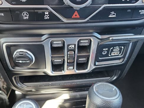 Used 2023 Jeep Wrangler Sahara image 26