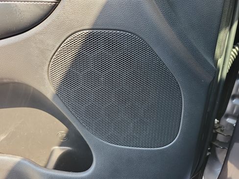 Used 2017 Jeep Grand Cherokee Limited image 18