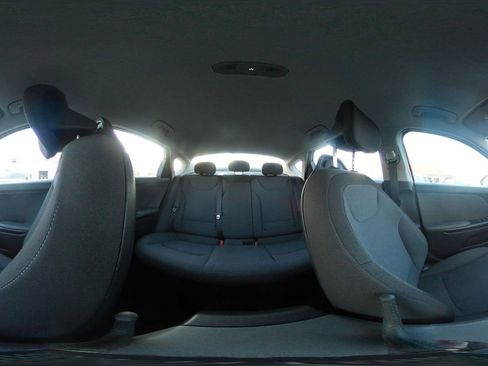 Used 2025 Kia K4 LXS image 43