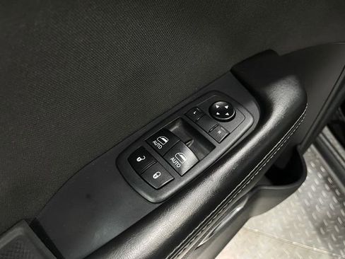 Used 2019 Dodge Challenger SXT image 14