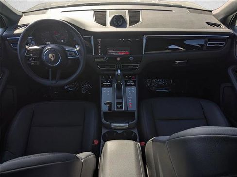 Used 2024 Porsche Macan image 18