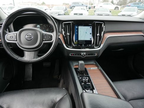 Used 2022 Volvo S60 B5 Momentum w/ Premium Package AWD/4WD image 12