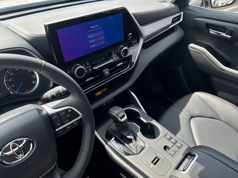 Used 2026 Toyota Highlander XLE image 23