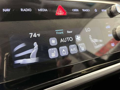 Used 2025 Genesis GV80 2.5T Standard AWD/4WD image 27