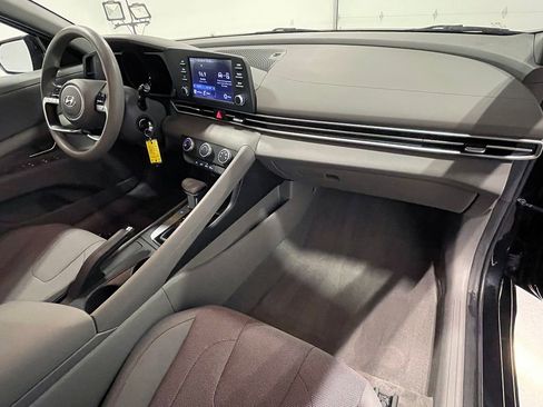 Used 2021 Hyundai Elantra SE image 26