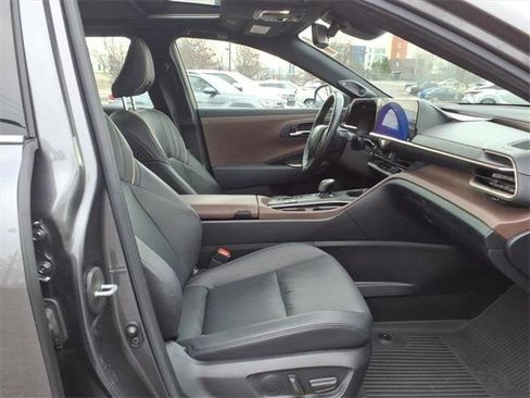 Used 2023 Toyota Crown Limited image 19