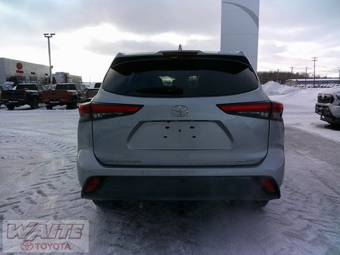 Certified 2022 Toyota Highlander Limited image 3