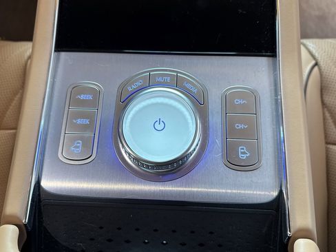 Used 2025 Genesis G90 3.5T image 15