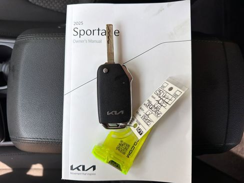 Used 2025 Kia Sportage LX FWD image 30