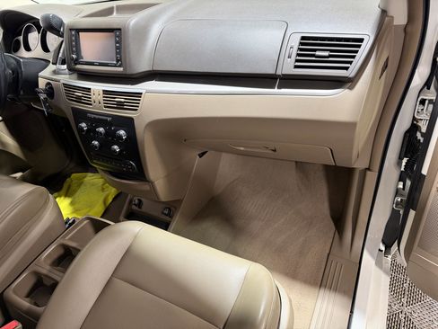 Used 2012 Volkswagen Routan SE image 13