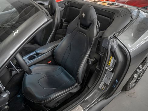 Used 2020 Ferrari Portofino RWD image 29