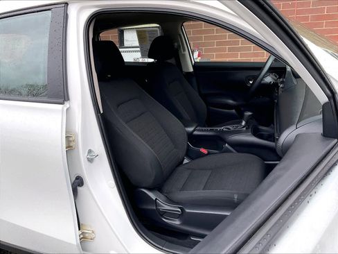 Used 2023 Honda HR-V LX image 11