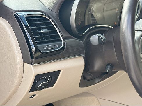 Used 2020 Jeep Grand Cherokee Overland image 10