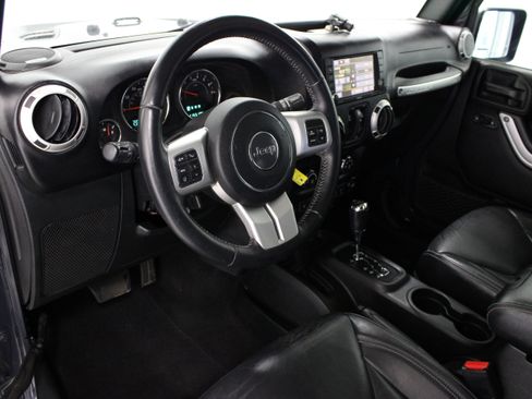 Used 2017 Jeep Wrangler Unlimited Sahara w/ Quick Order Package 24E Chief AWD/4WD image 13