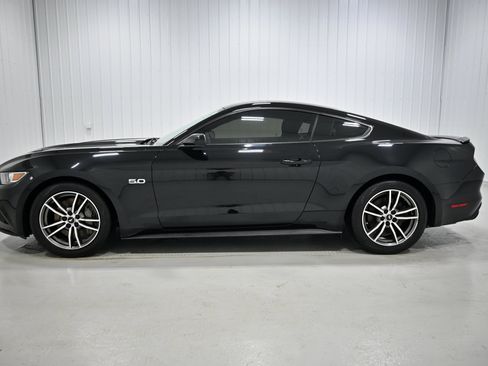 Used 2017 Ford Mustang GT RWD image 21