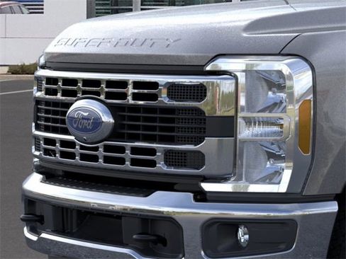 New 2025 Ford F250 XLT w/ 360-Degree Camera Package image 17