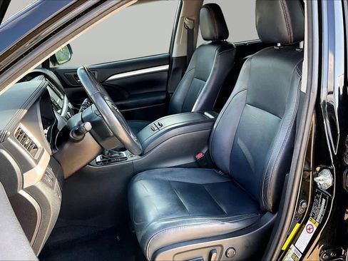 Used 2018 Toyota Highlander XLE FWD image 8
