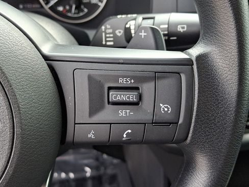 Used 2024 Nissan Pathfinder S image 22