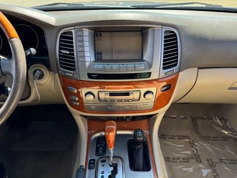 Used 2005 Lexus LX 470 4WD image 2