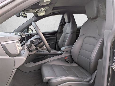 Used 2025 Porsche Macan 4S Electric image 4