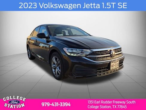 Used 2023 Volkswagen Jetta SE w/ Panoramic Sunroof Package image 1