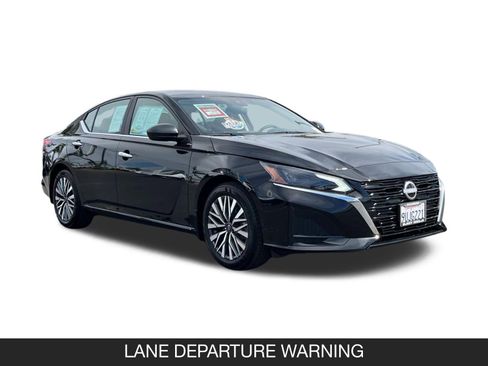 Certified 2025 Nissan Altima 2.5 SV image 2