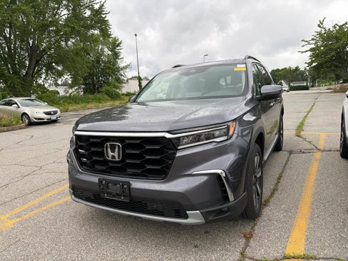 Used 2023 Honda Pilot Touring image 8