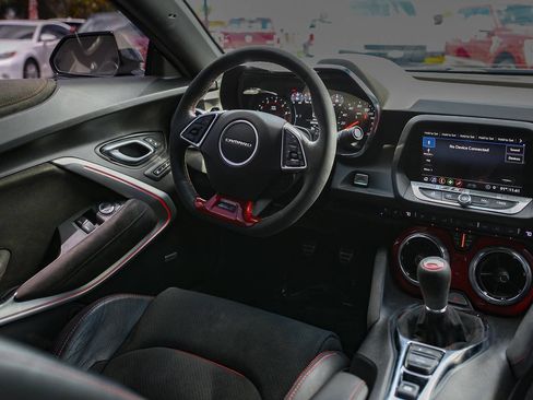 Used 2019 Chevrolet Camaro ZL1 RWD image 21