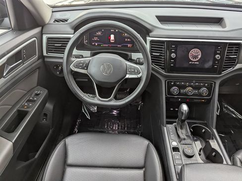 Certified 2023 Volkswagen Atlas SE w/ Panoramic Sunroof Package AWD/4WD image 13