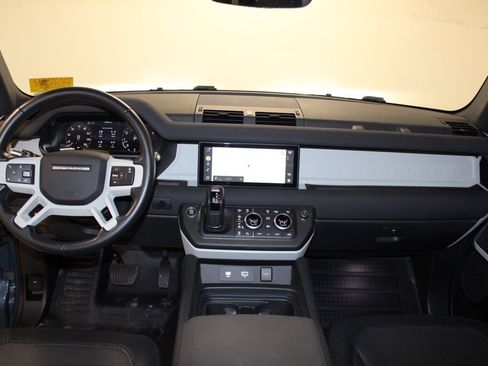 Used 2022 Land Rover Defender 90 X-Dynamic S image 25