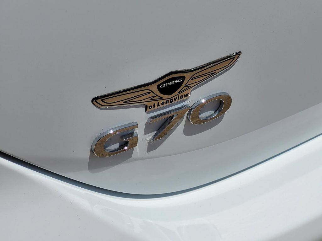 Used 2025 Genesis G70 2.5T RWD image 8