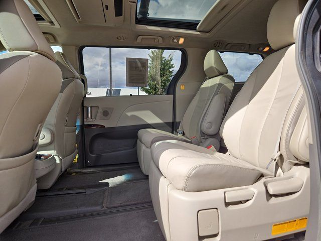 Used 2011 Toyota Sienna Limited w/ Premium Pkg AWD/4WD image 22