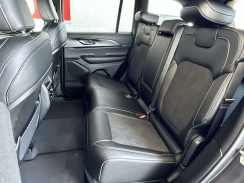Used 2023 Jeep Grand Cherokee Altitude AWD/4WD image 33