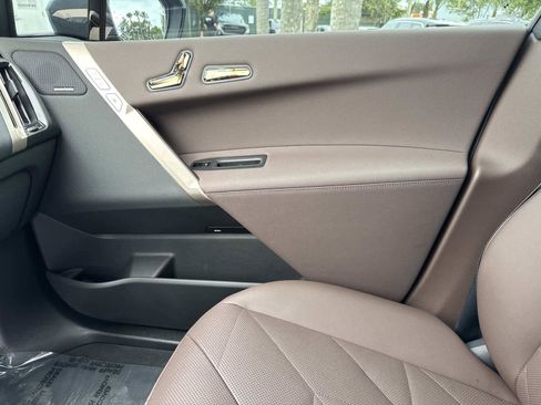 Certified 2025 BMW iX xDrive50 image 23