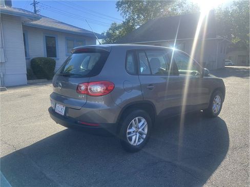 Used 2011 Volkswagen Tiguan S FWD image 7