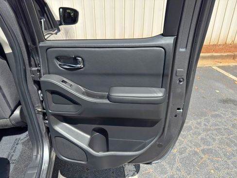 Used 2025 Nissan Frontier SV w/ SV Convenience Package RWD image 38