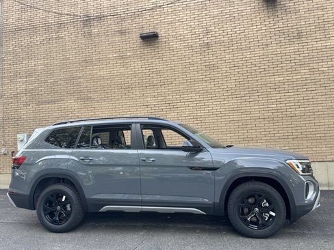 New 2026 Volkswagen Atlas Peak Edition AWD/4WD image 4