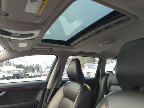 Used 2010 Volvo V70 image 21