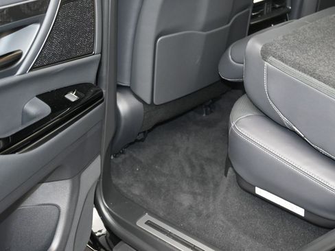 New 2026 Lexus LX 600 4WD w/ Luxury Package image 13