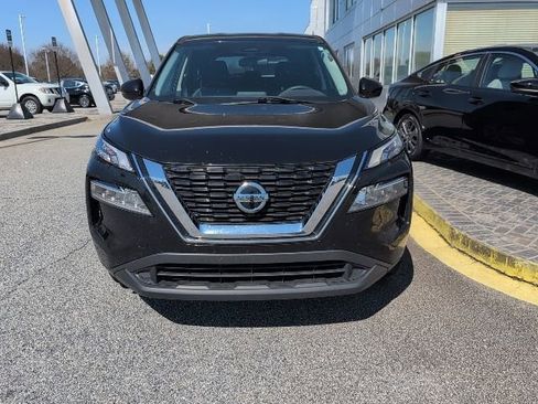 Used 2022 Nissan Rogue SV image 3