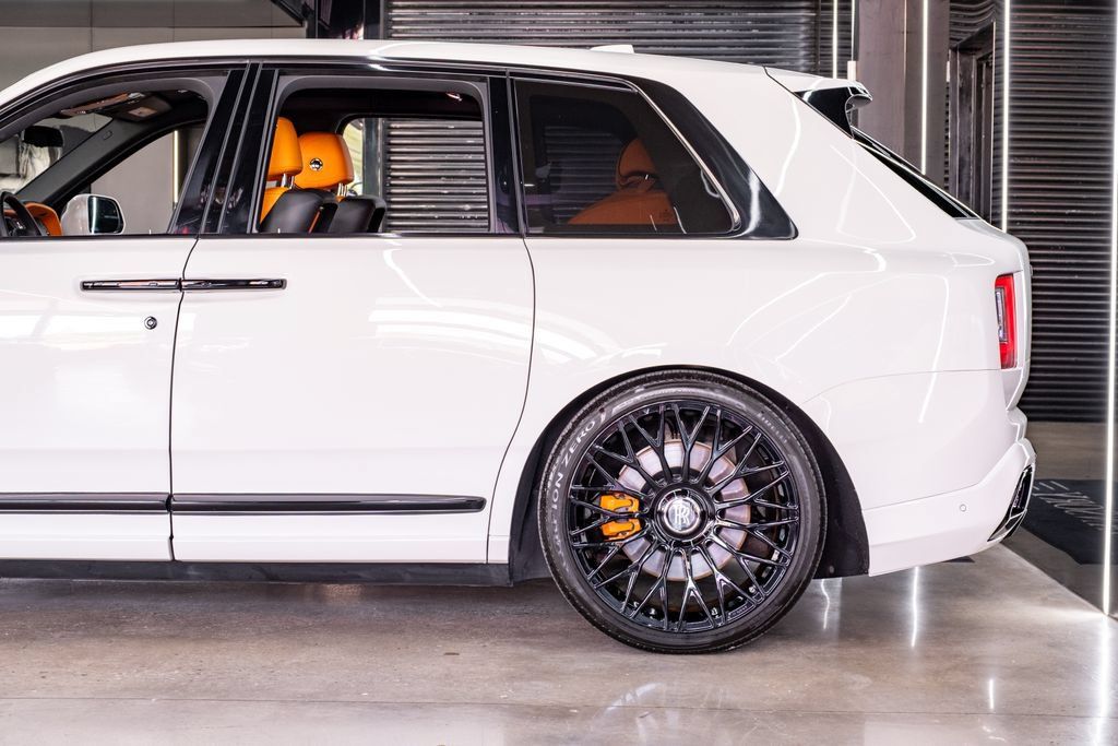 Used 2021 Rolls-Royce Cullinan AWD/4WD image 10