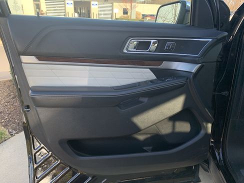 Used 2018 Ford Explorer Platinum image 14