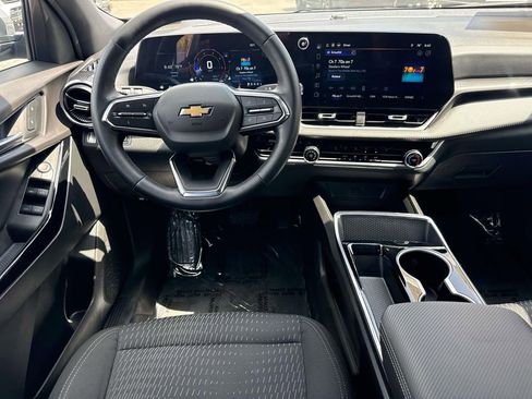 Used 2025 Chevrolet Equinox LT AWD/4WD image 13