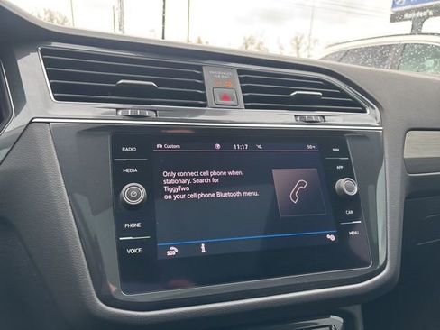 Used 2021 Volkswagen Tiguan SE image 28