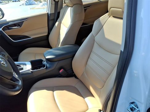 Used 2024 Toyota RAV4 XLE Premium image 16