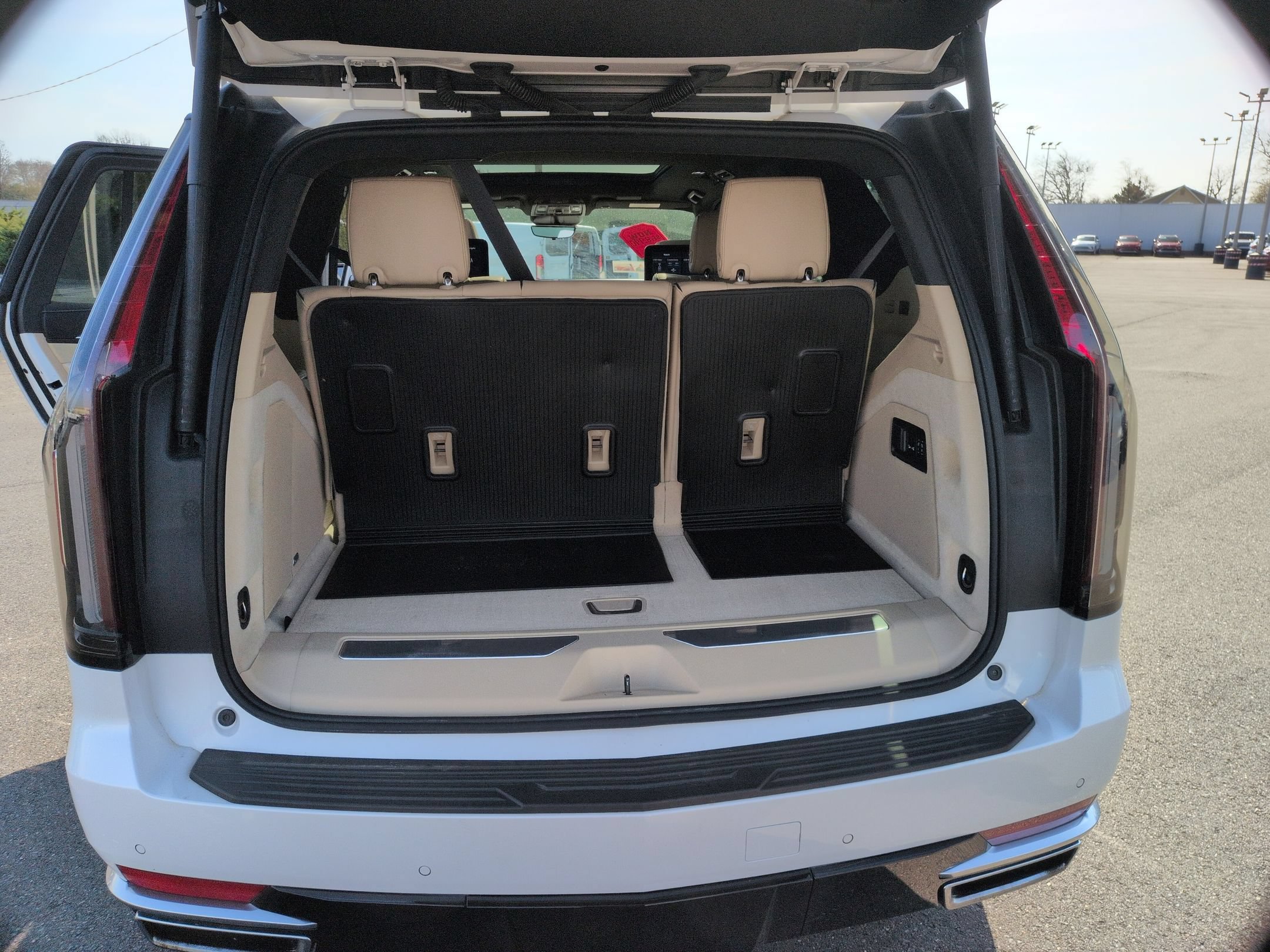 Certified 2021 Cadillac Escalade Premium Luxury AWD/4WD image 27