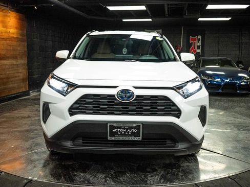 Used 2022 Toyota RAV4 LE image 4