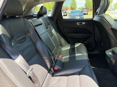Used 2021 Volvo XC60 T5 Momentum AWD/4WD image 13