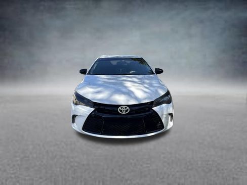 Used 2016 Toyota Camry LE FWD image 2