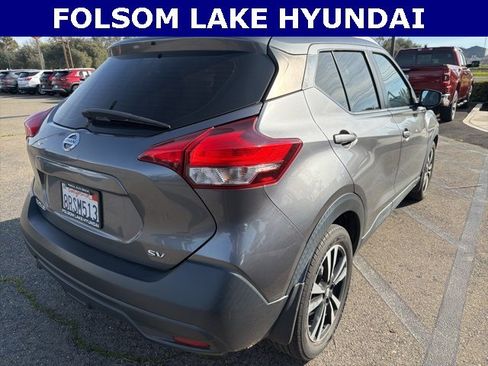 Used 2018 Nissan Kicks SV image 5